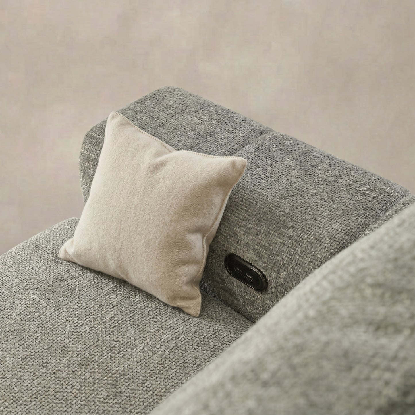 Amiable armrest detail_2