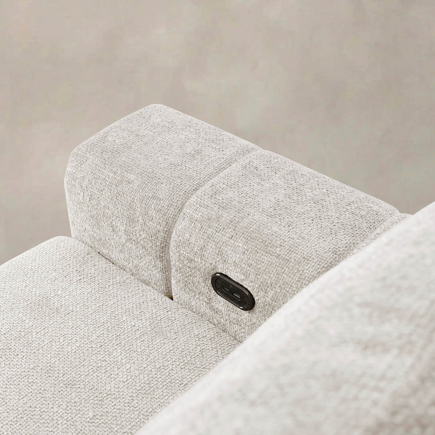 Elite USB charger port